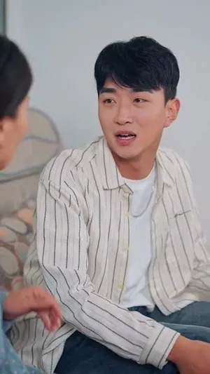 短剧《喊我臭打药的，那种十万亩呢》（84集）完整版免费观看 - 推影坊-推影坊